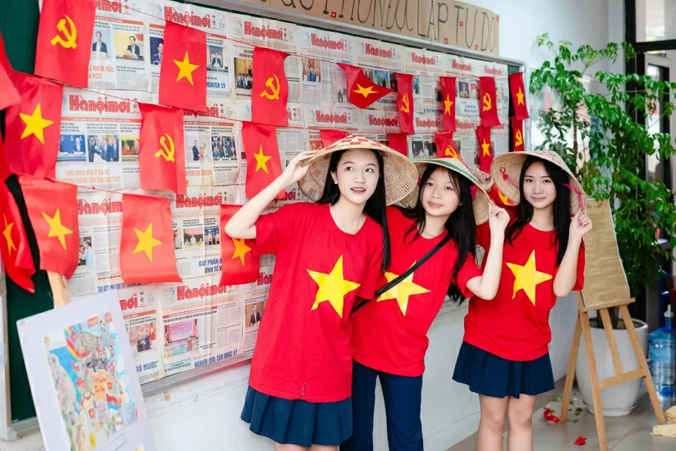 Quốc khánh 2/9: Nhà trường khơi tình yêu quê hương đất nước, lòng biết ơn và trách nhiệm với tương lai dân tộc của thế hệ học sinh Quốc khánh 2/9: Nhà trường khơi tình yêu quê hương đất nước, lòng biết ơn và trách nhiệm với tương lai dân tộc của thế hệ học sinh