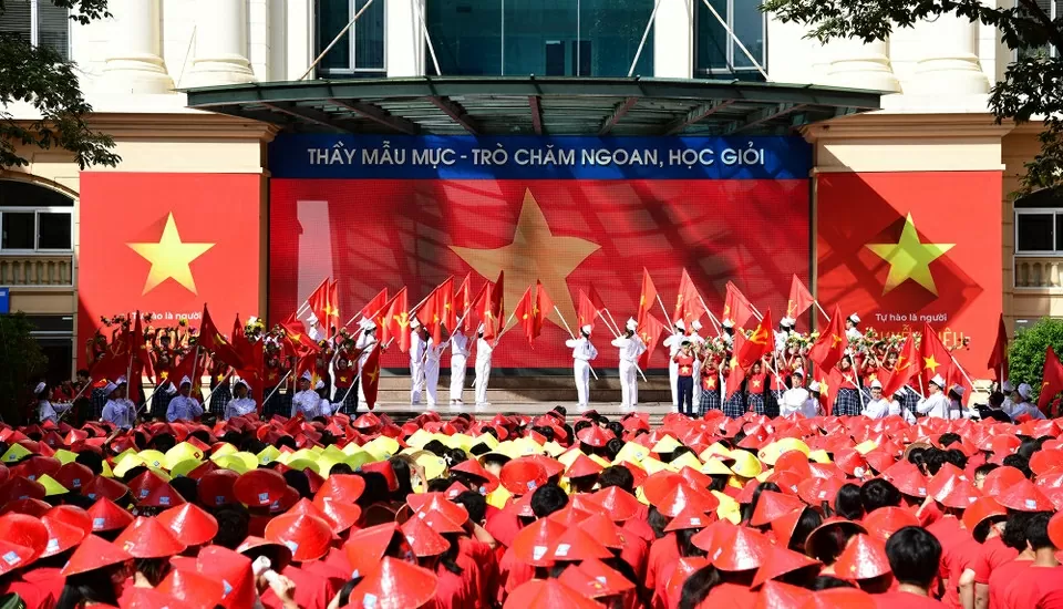 Quốc khánh 2/9: Nhà trường khơi tình yêu quê hương đất nước, lòng biết ơn và trách nhiệm với tương lai dân tộc của thế hệ học sinh Quốc khánh 2/9: Nhà trường khơi tình yêu quê hương đất nước, lòng biết ơn và trách nhiệm với tương lai dân tộc của thế hệ học sinh