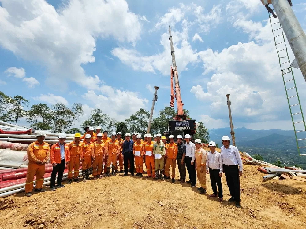 Đường dây 500kV Lào Cai-Vĩnh Yên nỗ lực về đích đúng hẹn Đường dây 500kV Lào Cai-Vĩnh Yên nỗ lực về đích đúng hẹn