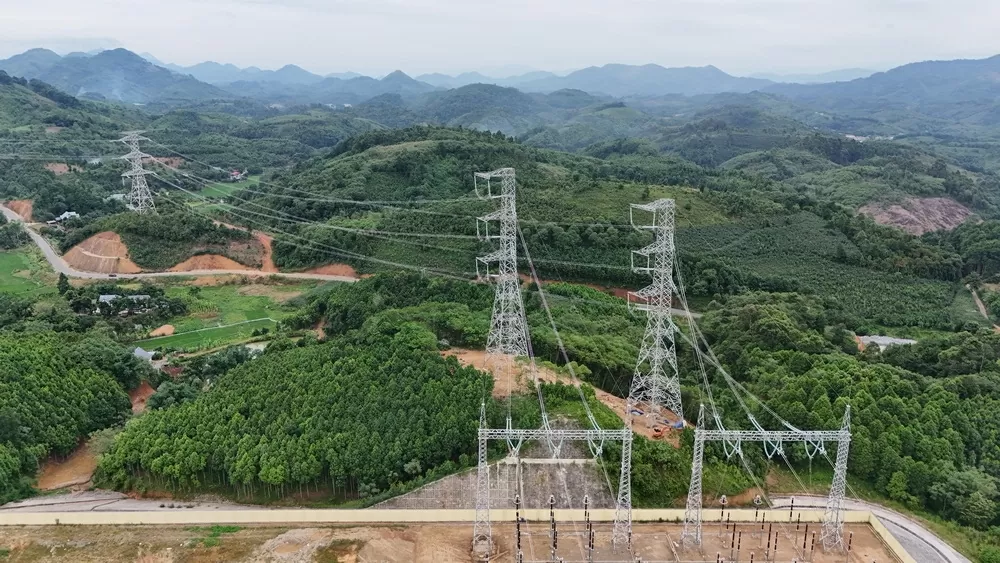 Đường dây 500kV Lào Cai-Vĩnh Yên nỗ lực về đích đúng hẹn Đường dây 500kV Lào Cai-Vĩnh Yên nỗ lực về đích đúng hẹn