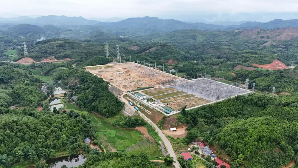 Đường dây 500kV Lào Cai-Vĩnh Yên nỗ lực về đích đúng hẹn