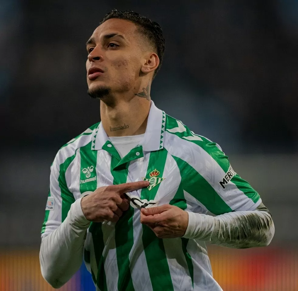 Antony rời MU gia nhập Real Betis