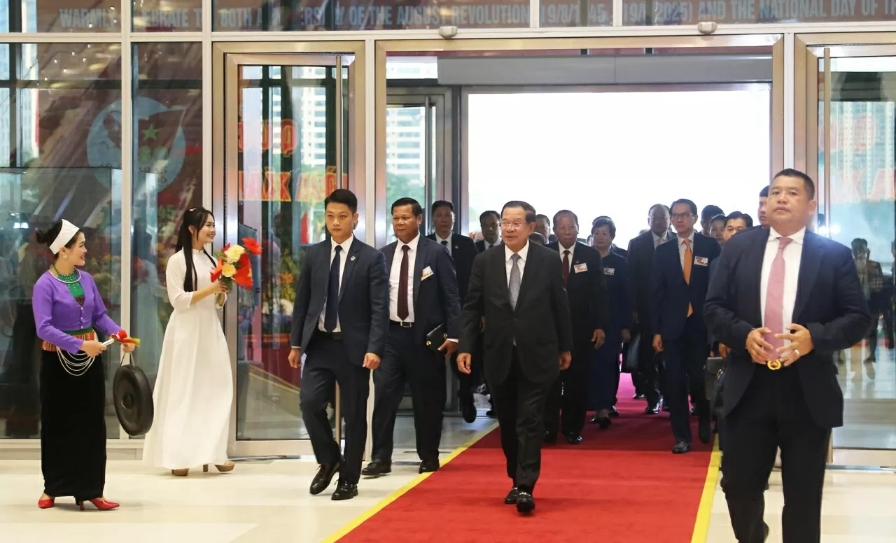 Đoàn đại biểu Vương quốc Campuchia do Ngài Samdech Techo Hun Sen, Chủ tịch Đảng Nhân dân Campuchia, Chủ tịch Thượng viện Campuchia đến dự Buổi chiêu đại. (Ảnh: Thành Long) Đoàn đại biểu Vương quốc Campuchia do Ngài Samdech Techo Hun Sen, Chủ tịch Đảng Nhân dân Campuchia, Chủ tịch Thượng viện Campuchia đến dự Buổi chiêu đại. (Ảnh: Thành Long)