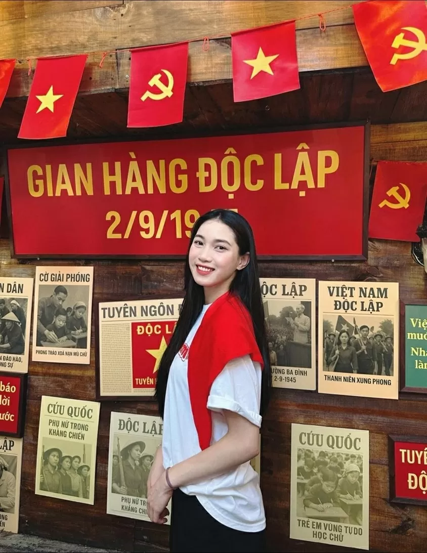 Hoa khôi bóng chuyền Nguyễn Thị Phương dịu dàng đón Quốc khánh 2/9