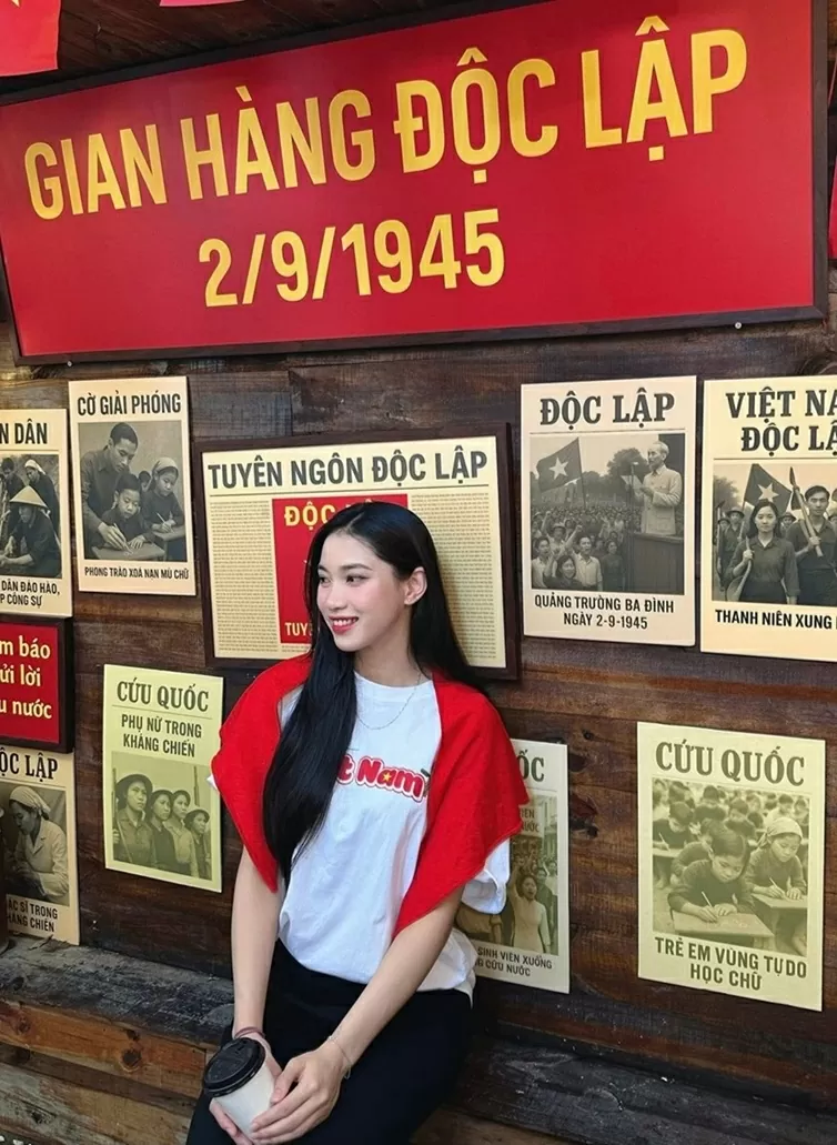 Hoa khôi bóng chuyền Nguyễn Thị Phương dịu dàng đón Quốc khánh 2/9