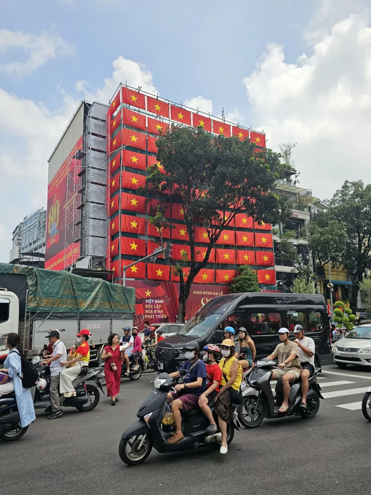 Có một Hà Nội rực rỡ như thế