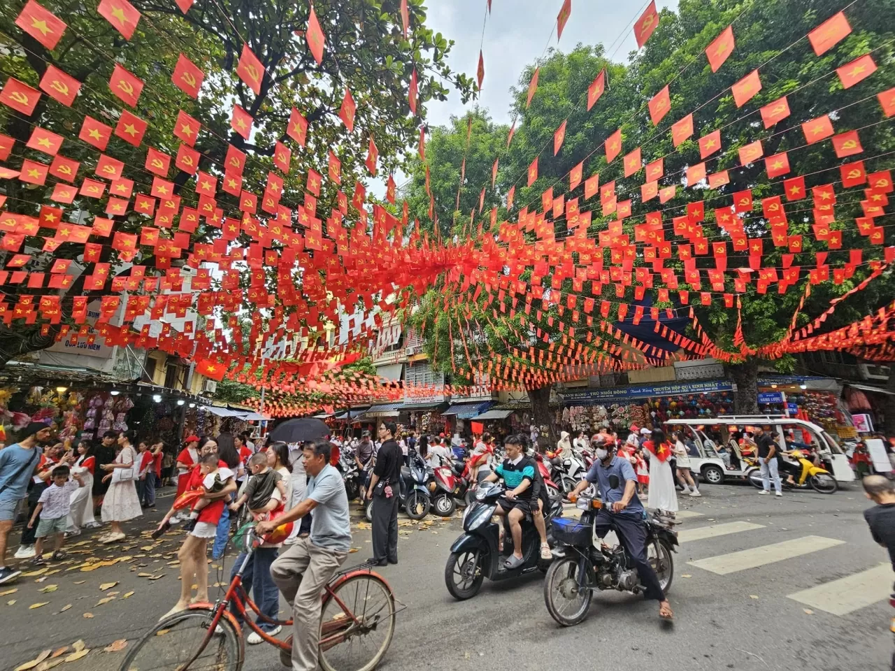 Có một Hà Nội rực rỡ như thế Có một Hà Nội rực rỡ như thế