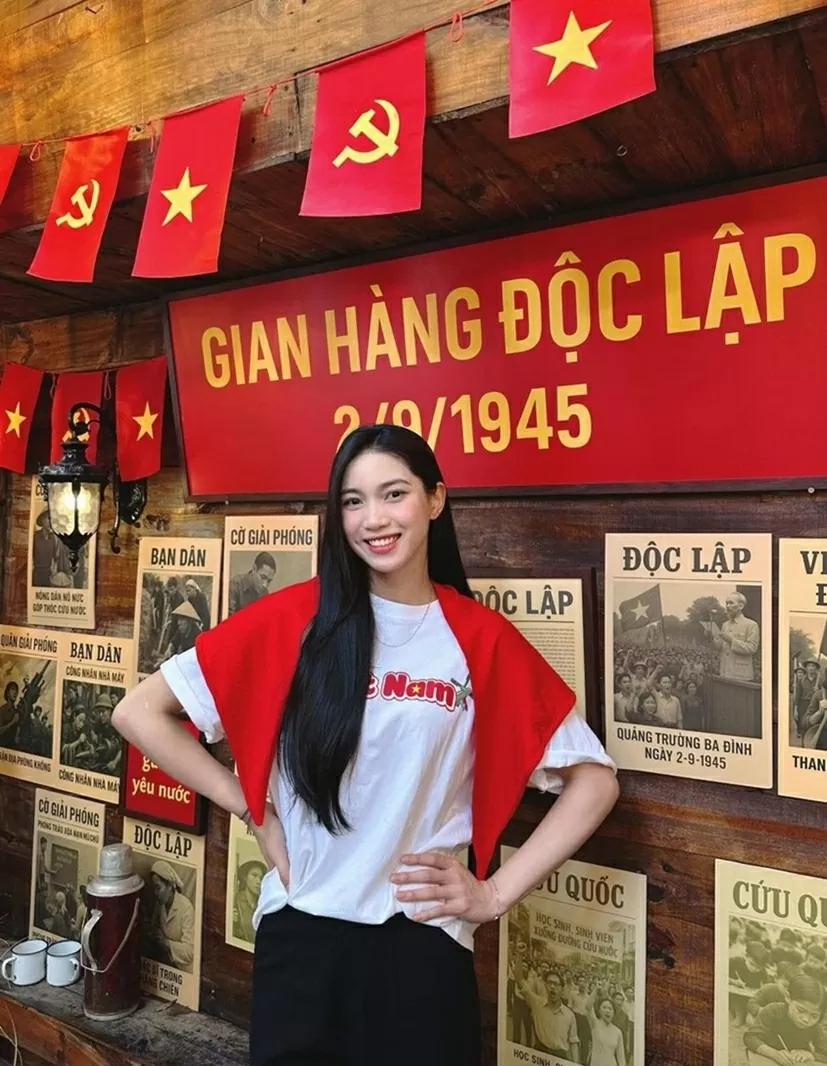 Hoa khôi bóng chuyền Nguyễn Thị Phương dịu dàng đón Quốc khánh 2/9