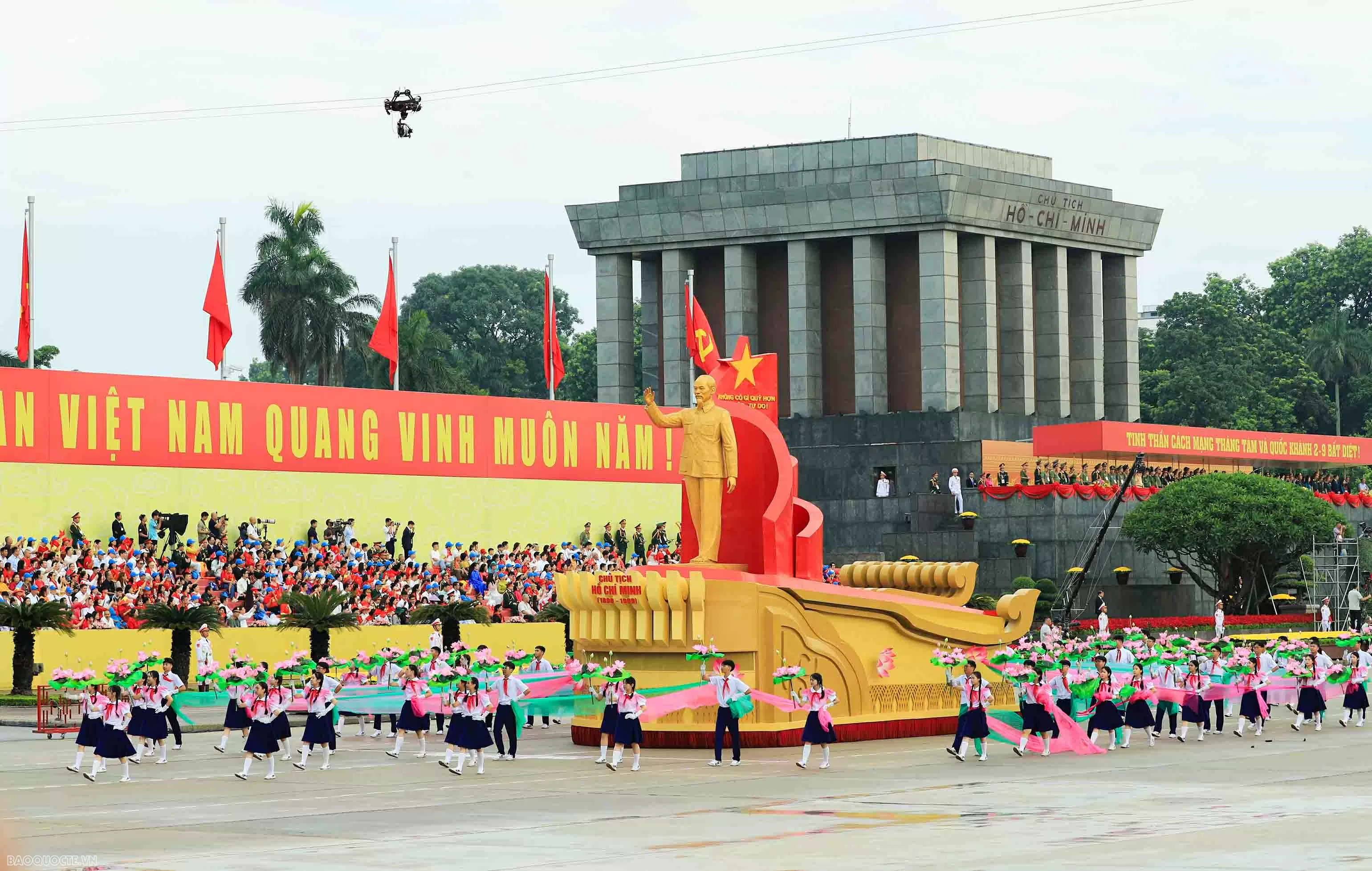 Bắt đầu chương trình diễu binh, diễu hành mừng 80 năm Quốc khánh 2/9