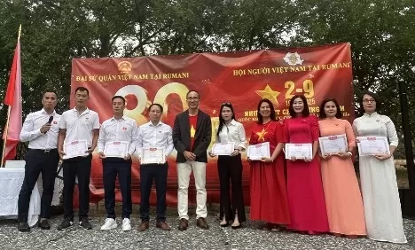 Hoạt động kỷ niệm 80 năm Quốc khánh trong cộng đồng người Việt Nam tại Romania Cộng đồng người Việt Nam tại Romania sôi nổi kỷ niệm 80 năm Quốc khánh