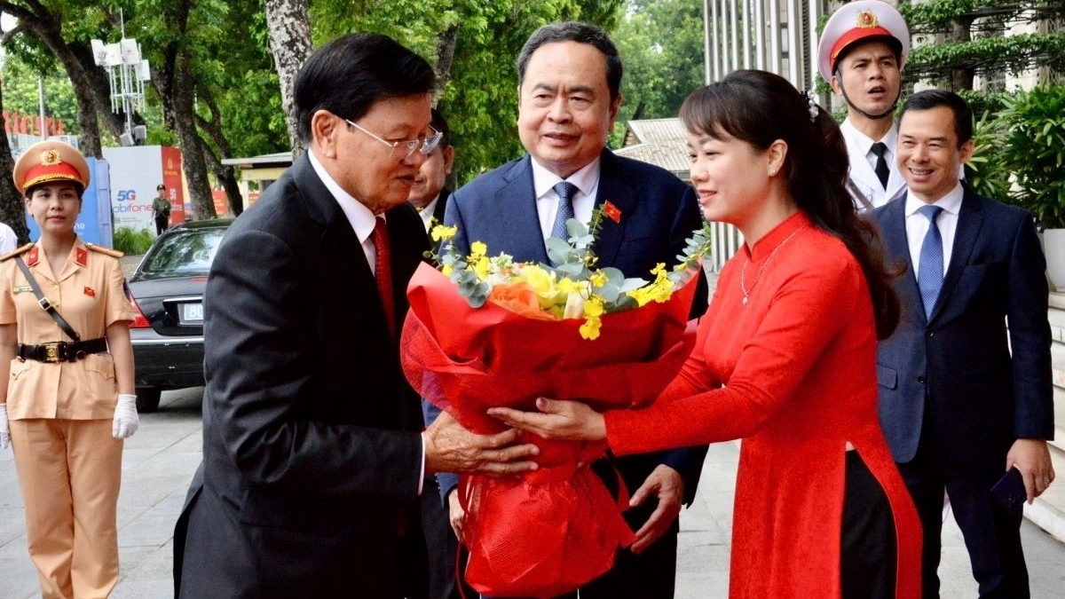 chu tich quoc hoi tran thanh man them minh chung sinh dong cho moi quan he doan ket dac biet viet nam lao