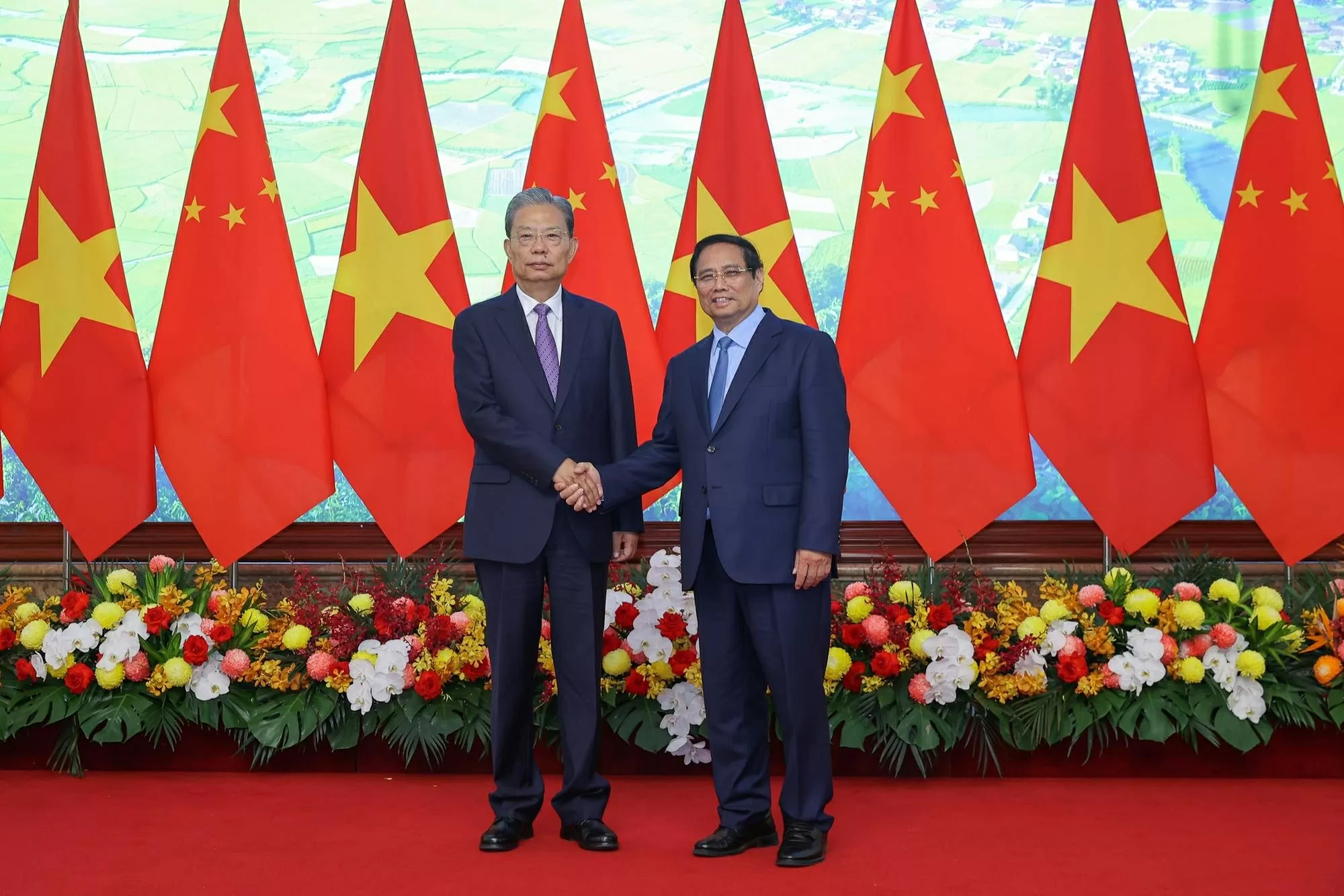 Thủ tướng Chính phủ Phạm Minh Chính hội kiến đồng chí Triệu Lạc Tế, Ủy viên trưởng Nhân đại Toàn quốc Trung Quốc - Ảnh: VGP/Nhật Bắc