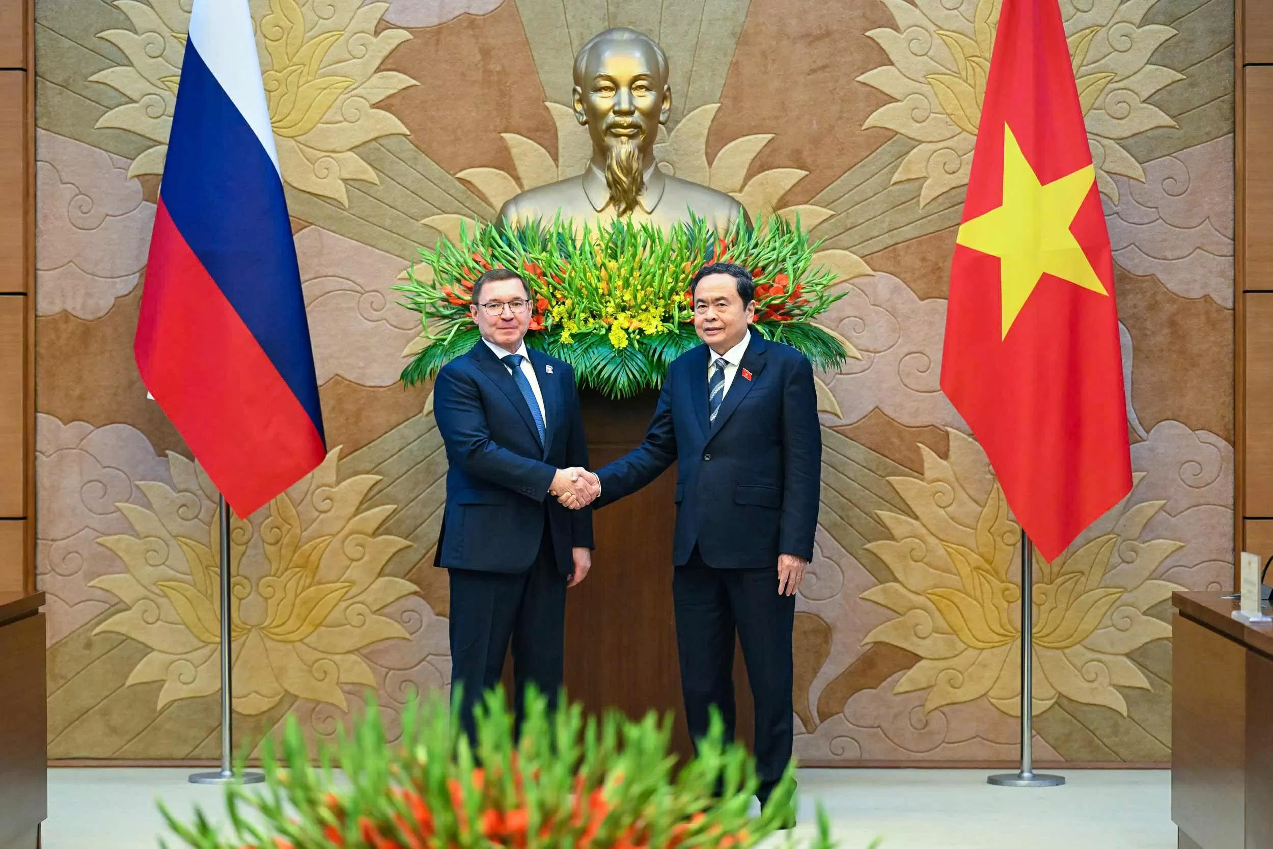 Chủ tịch Quốc hội Trần Thanh Mẫn tiếp Phó Chủ tịch thứ nhất Hội đồng Liên bang, Quốc hội Liên bang Nga Vladimir Vladimirovich Yakushev Chủ tịch Quốc hội Trần Thanh Mẫn tiếp Phó Chủ tịch thứ nhất Hội đồng Liên bang, Quốc hội Liên bang Nga Vladimir Vladimirovich Yakushev