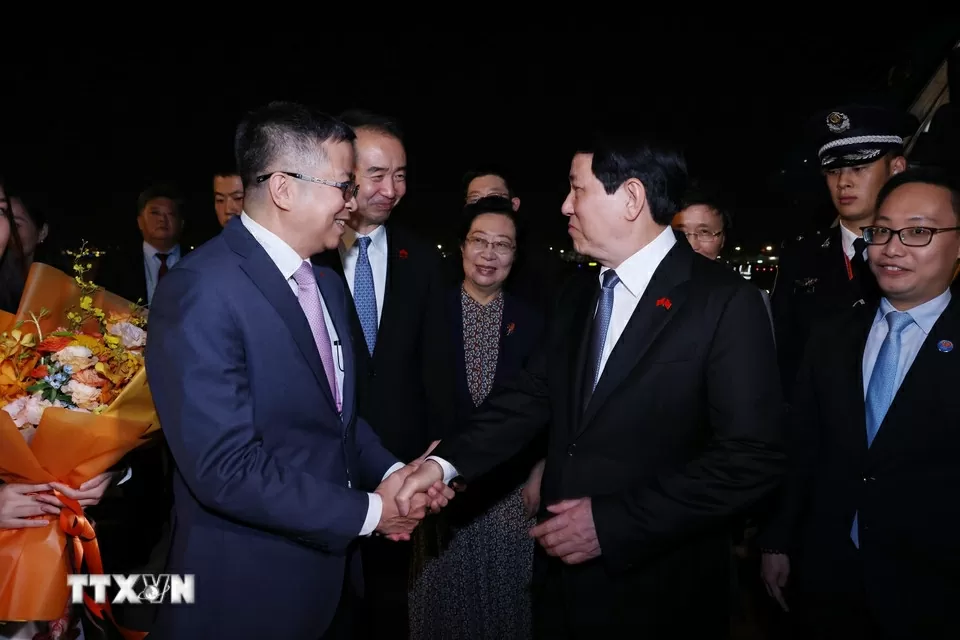 Chủ tịch nước Lương Cường đến Bắc Kinh