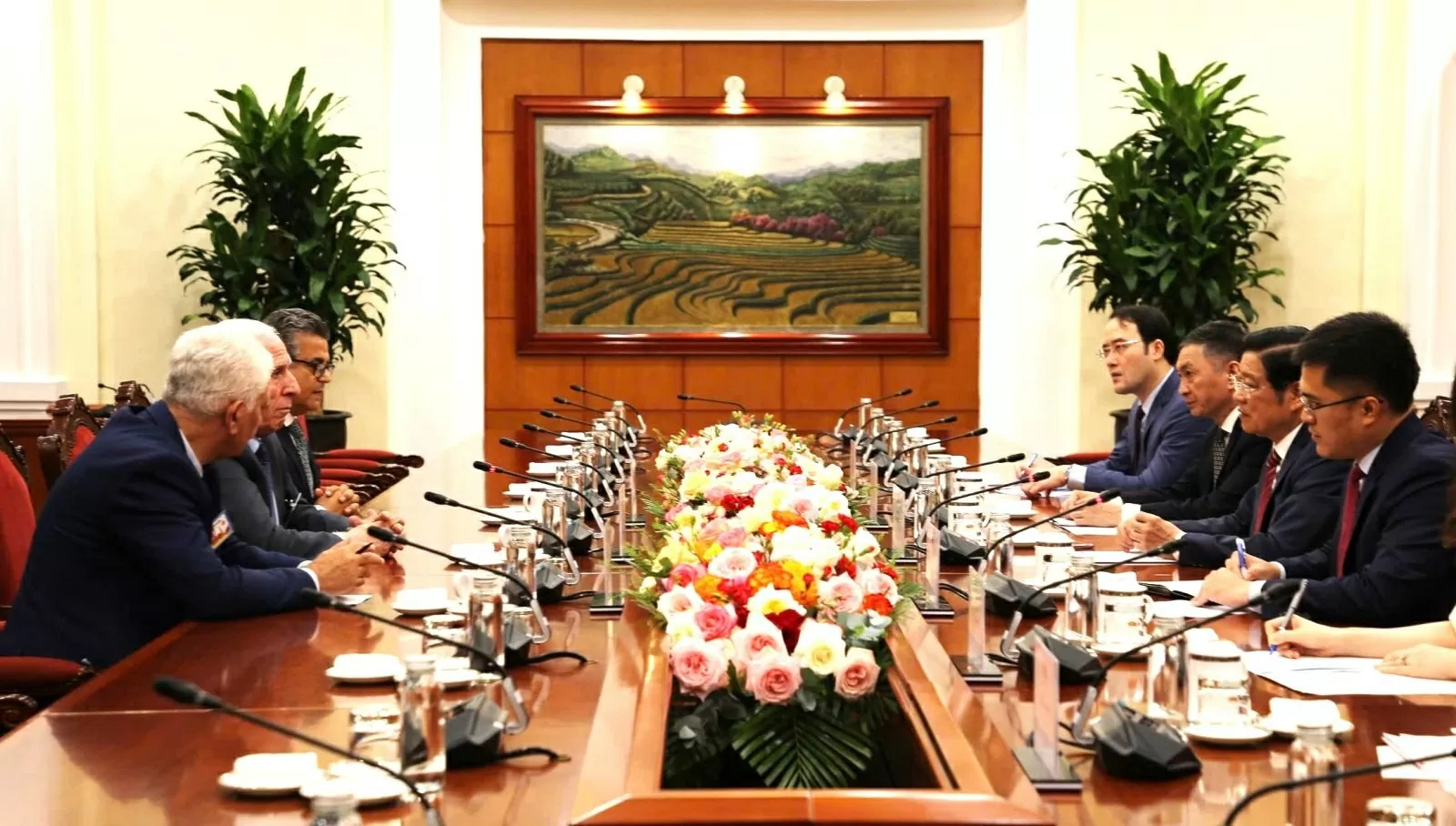 đồng chí Phan Đình Trạc, Ủy viên Bộ Chính trị, Bí thư Trung ương Đảng, Trưởng ban Nội chính Trung ương đã tiếp ông Azzam Najib Mustafa AL-Ahmad, Tổng Thư ký Tổ chức Giải phóng Palestine (PLO) đồng chí Phan Đình Trạc, Ủy viên Bộ Chính trị, Bí thư Trung ương Đảng, Trưởng ban Nội chính Trung ương đã tiếp ông Azzam Najib Mustafa AL-Ahmad, Tổng Thư ký Tổ chức Giải phóng Palestine (PLO)