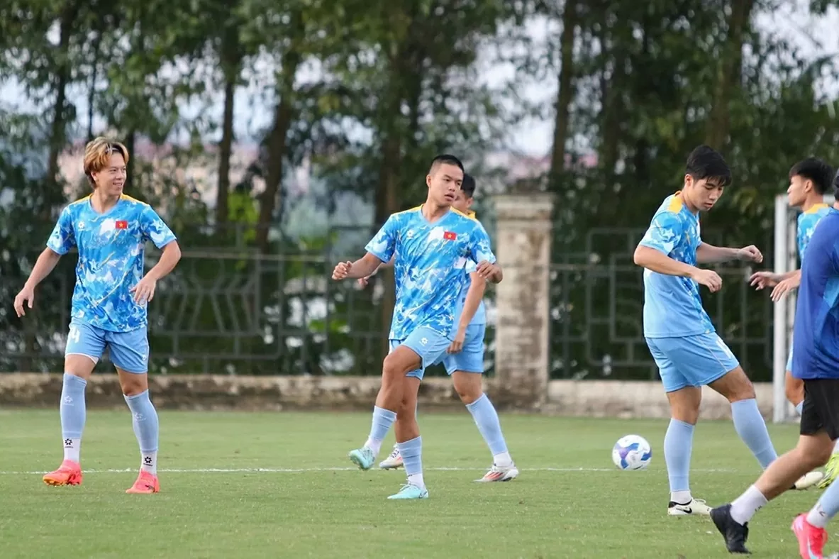 HLV Kim tiết lộ lý do loại tiền vệ Việt kiều Trần Thành Trung khỏi tuyển U23 Việt Nam