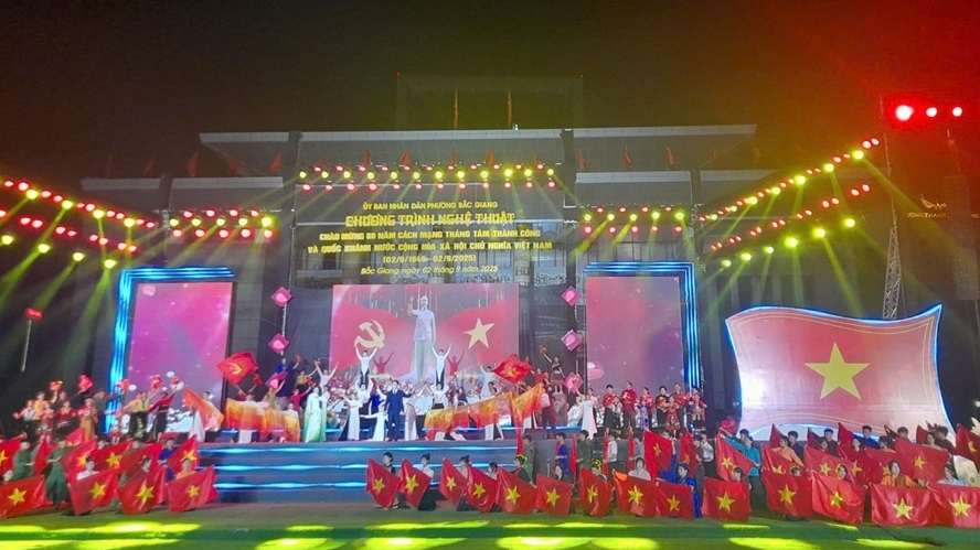 Bắc Ninh: Chương trình nghệ thuật và pháo hoa thắp sáng bầu trời Kinh Bắc trong ngày Tết Độc lập