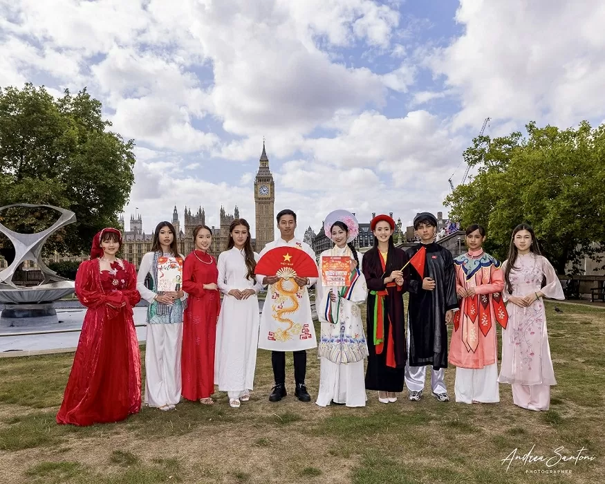 Người Việt tại Anh tri ân lịch sử, lan tỏa niềm tự hào dân tộc Người Việt tại Anh tri ân lịch sử, lan tỏa niềm tự hào dân tộc