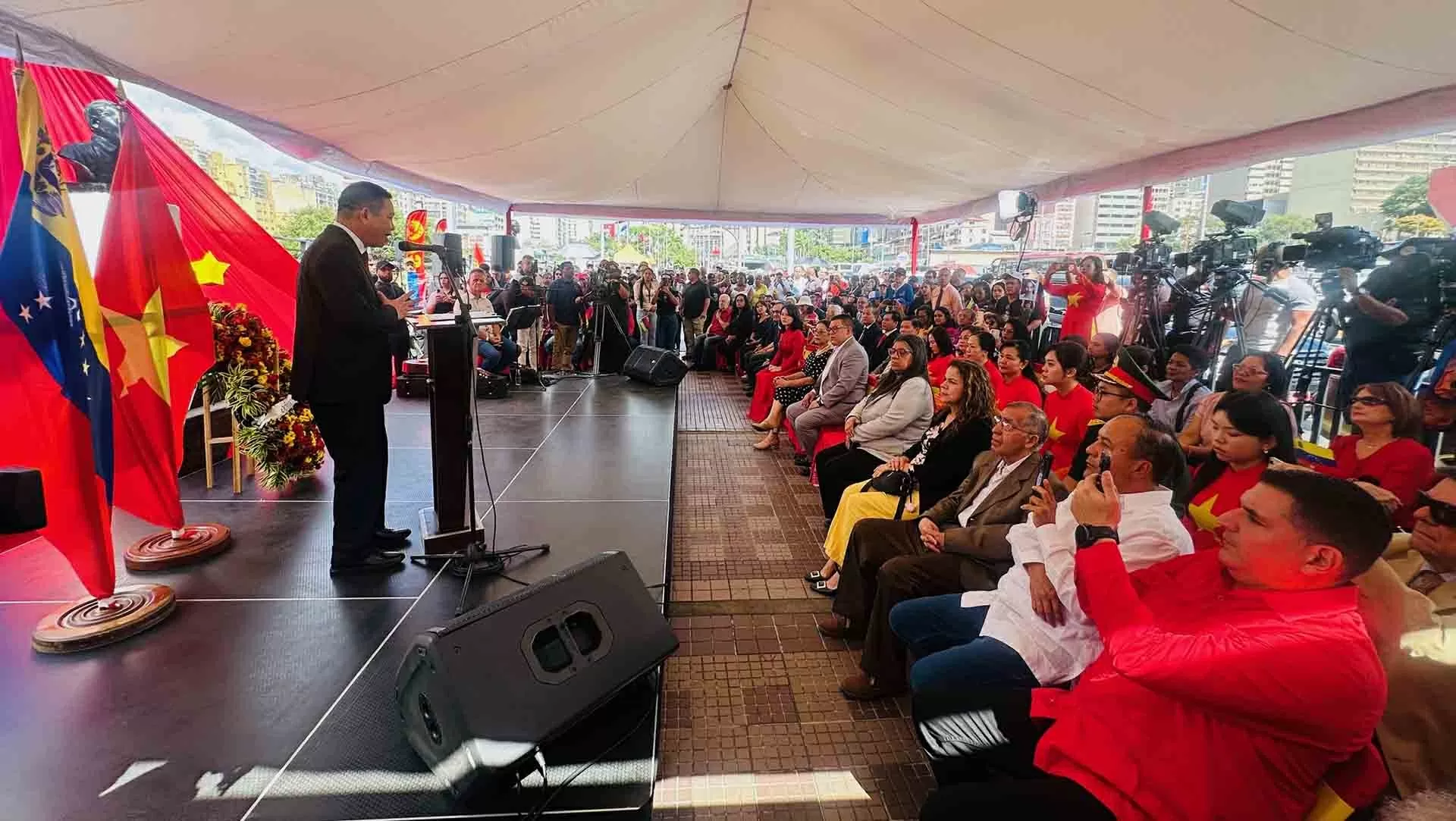 Venezuela tổ chức trọng thể Lễ kỷ niệm 80 năm Cách mạng tháng Tám và Quốc khánh Việt Nam Venezuela tổ chức trọng thể Lễ kỷ niệm 80 năm Cách mạng tháng Tám và Quốc khánh Việt Nam