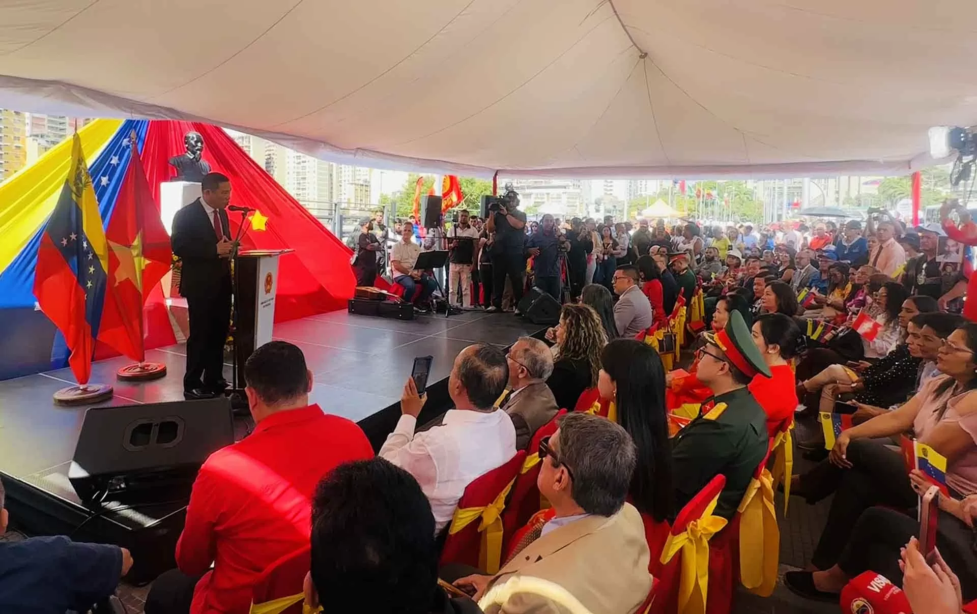 Venezuela tổ chức trọng thể Lễ kỷ niệm 80 năm Cách mạng tháng Tám và Quốc khánh Việt Nam Venezuela tổ chức trọng thể Lễ kỷ niệm 80 năm Cách mạng tháng Tám và Quốc khánh Việt Nam