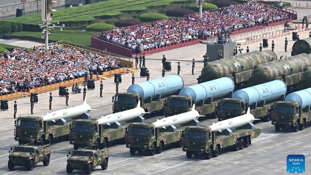 Lễ duyệt binh Trung Quốc: Bắc Kinh lần đầu phô diễn sức mạnh của 'át chủ bài' hạt nhân, trình làng loạt tên lửa đạn đạo mới