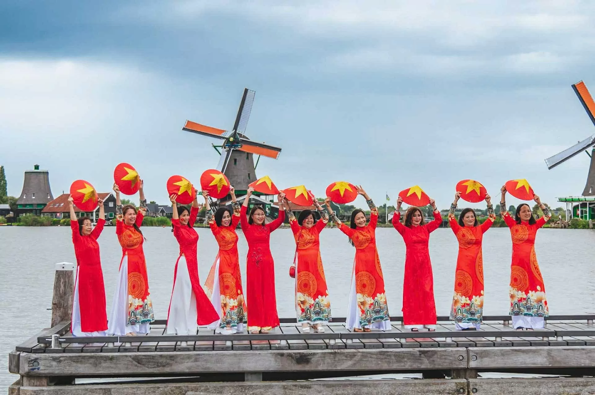 Việt phục bộ hành tại Hà Lan: Lan tỏa tinh thần ngày hội non sông, giữ gìn và phát huy giá trị truyền thống