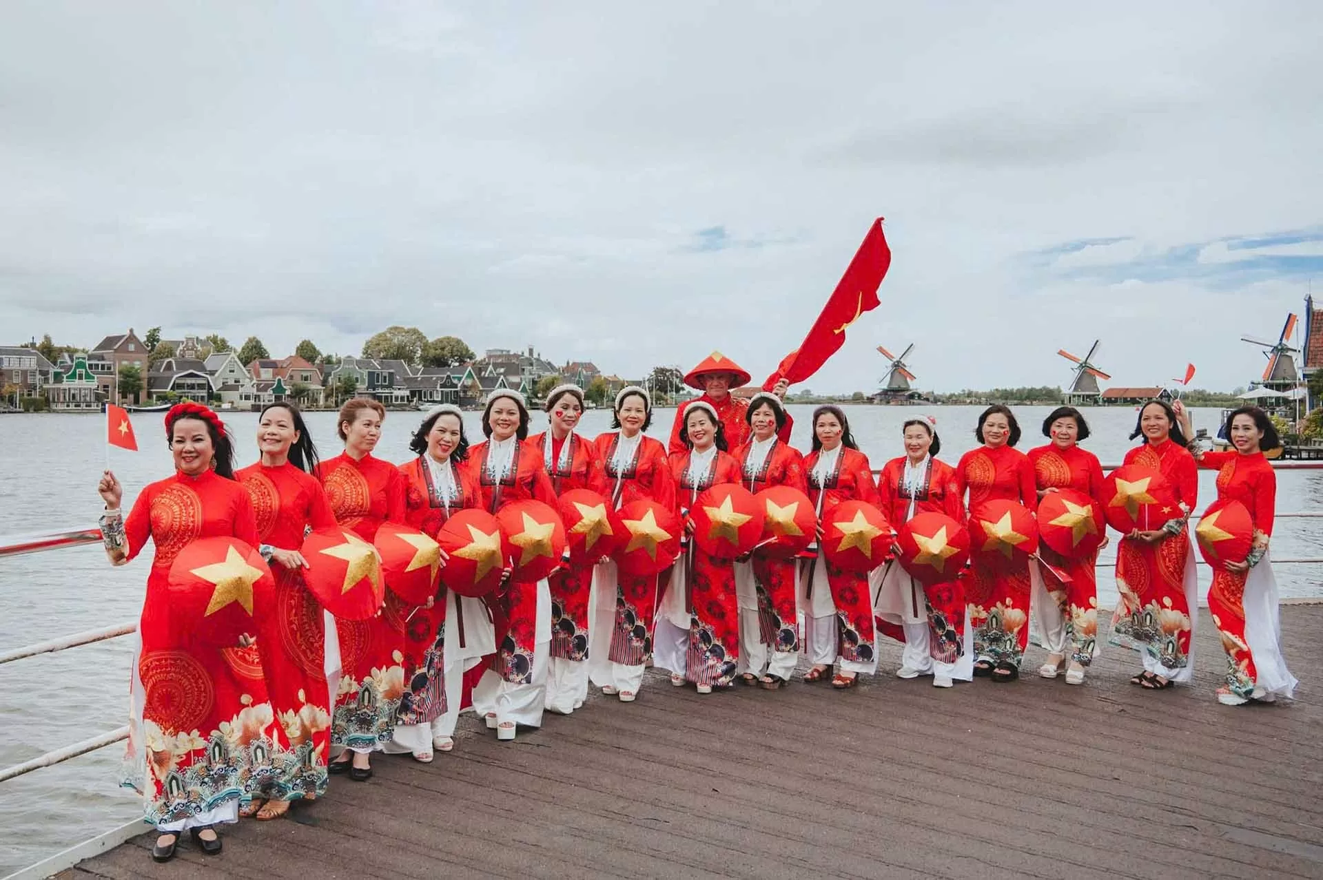 Việt phục bộ hành tại Hà Lan: Lan tỏa tinh thần ngày hội non sông, giữ gìn và phát huy giá trị truyền thống