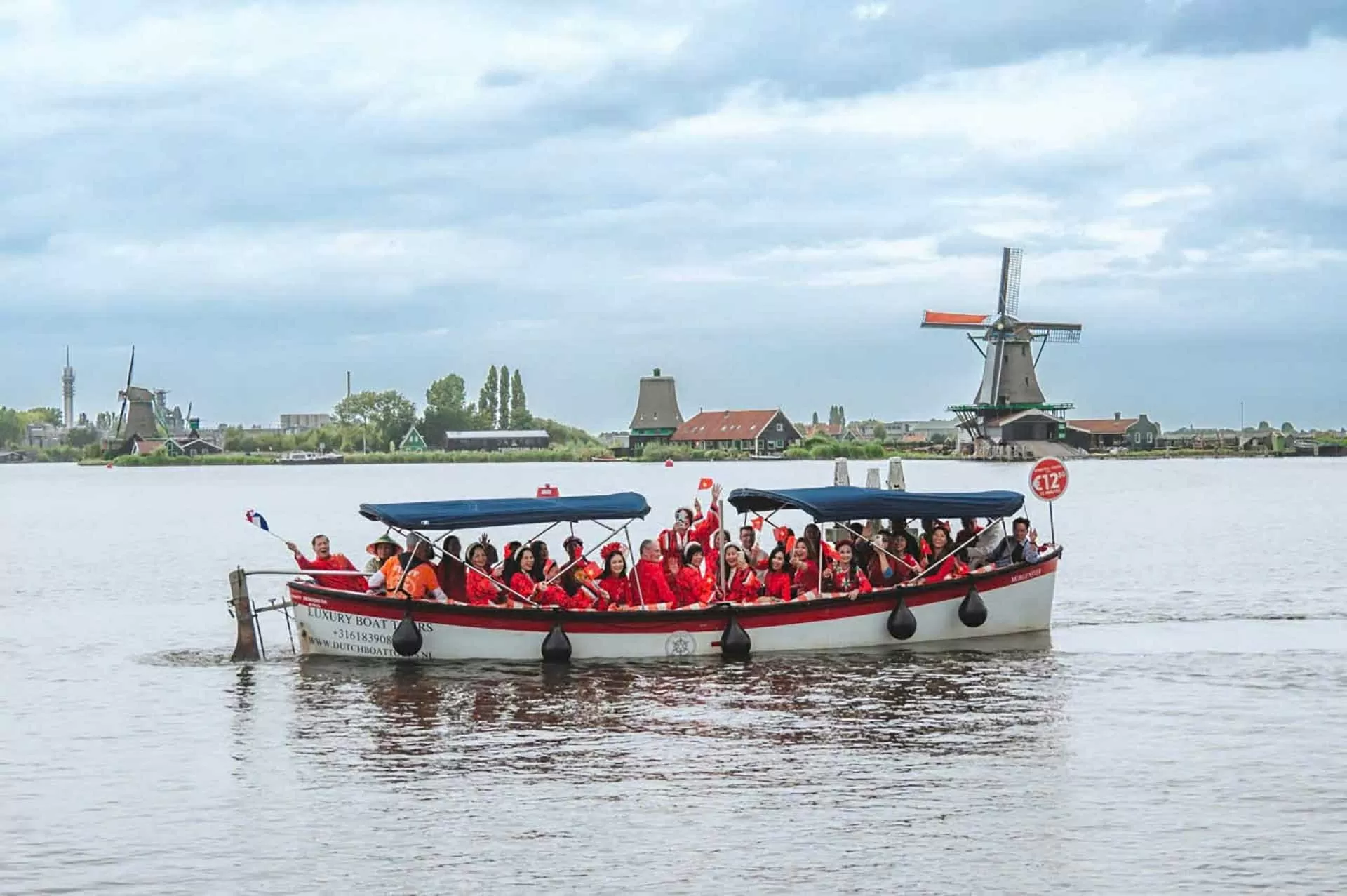 Việt phục bộ hành tại Hà Lan: Lan tỏa tinh thần ngày hội non sông, giữ gìn và phát huy giá trị truyền thống