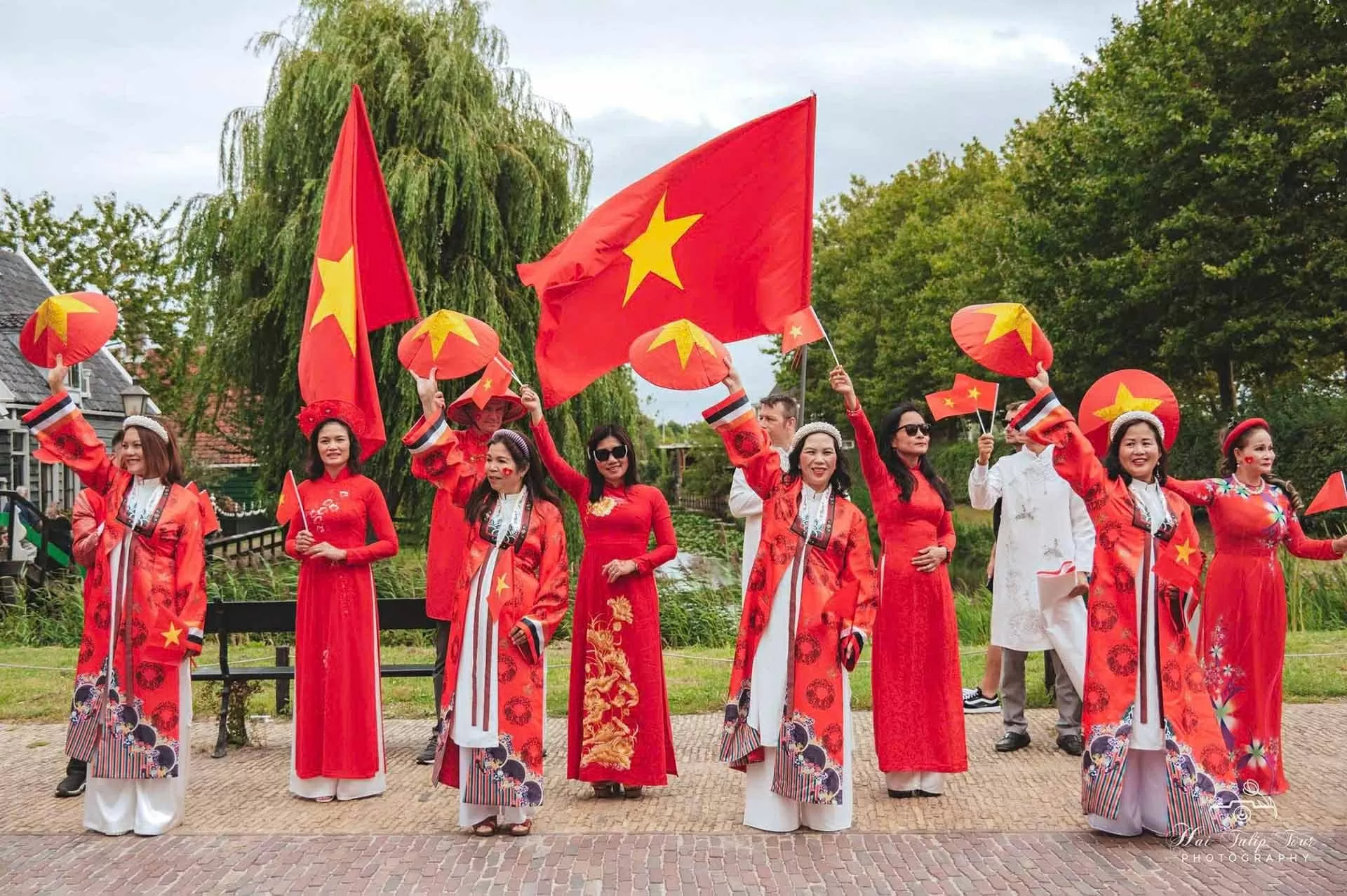 Việt phục bộ hành tại Hà Lan: Lan tỏa tinh thần ngày hội non sông, giữ gìn và phát huy giá trị truyền thống