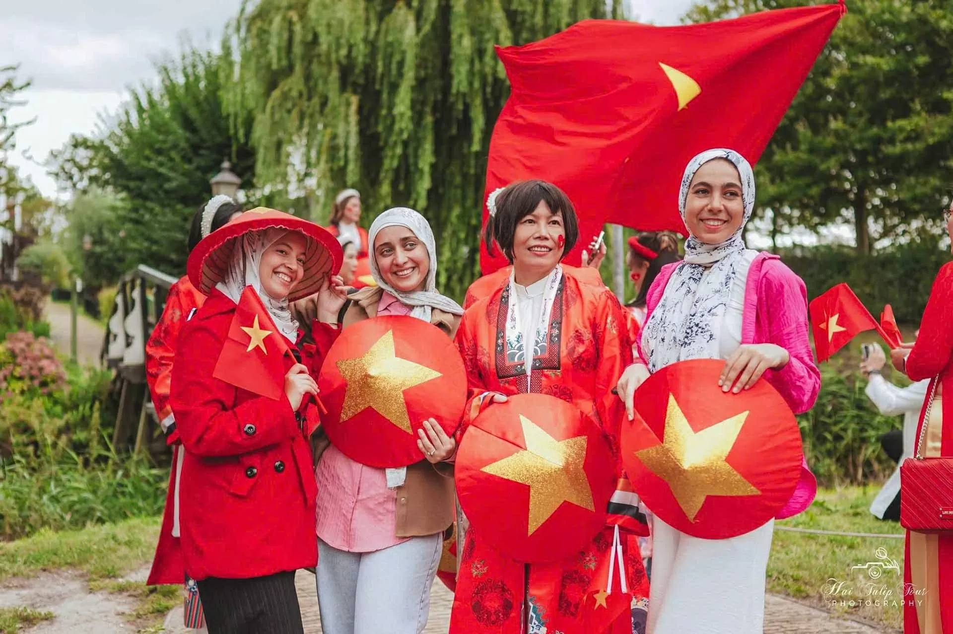 Việt phục bộ hành tại Hà Lan: Lan tỏa tinh thần ngày hội non sông, giữ gìn và phát huy giá trị truyền thống
