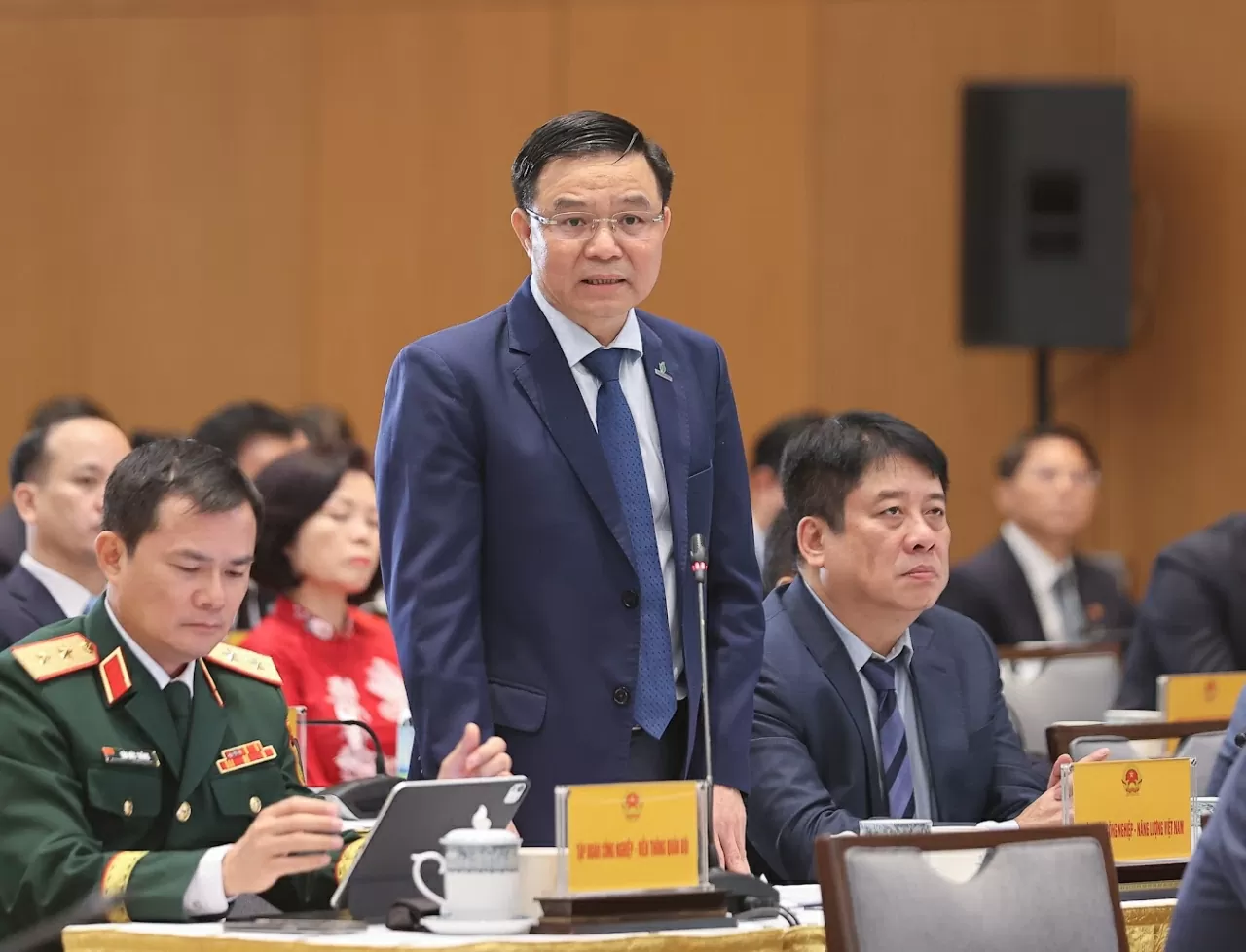 Ông Lê Mạnh Hùng, Chủ tịch HĐTV Petrovietnam phát biểu tại Hội nghị Ông Lê Mạnh Hùng, Chủ tịch HĐTV Petrovietnam phát biểu tại Hội nghị