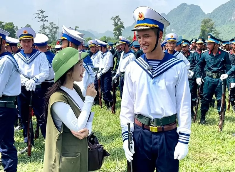 Từ màn hình VOV đến trái tim chiến sĩ: BTV Quế Anh và thương hiệu riêng để lại sau A80 Từ màn hình VOV đến trái tim chiến sĩ: BTV Quế Anh và thương hiệu riêng để lại sau A80