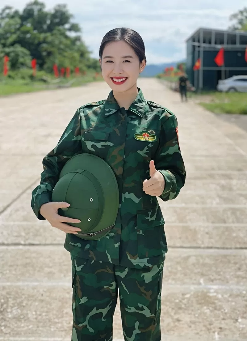 Từ màn hình VOV đến trái tim chiến sĩ: BTV Quế Anh và thương hiệu riêng để lại sau A80 Từ màn hình VOV đến trái tim chiến sĩ: BTV Quế Anh và thương hiệu riêng để lại sau A80