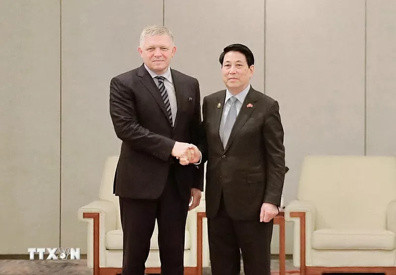 Chủ tịch nước Lương Cường tiếp Thủ tướng Slovakia Robert Fico. (Nguồn: TTXVN)