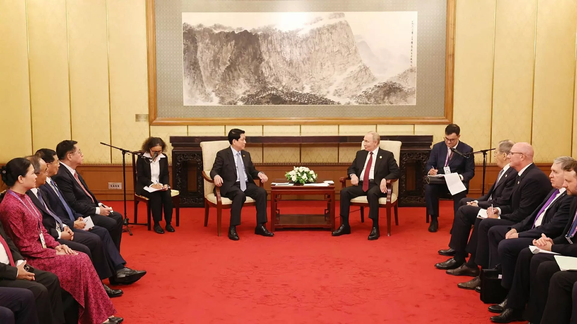 Chủ tịch nước Lương Cường hội kiến Tổng thống Nga Vladimir Putin