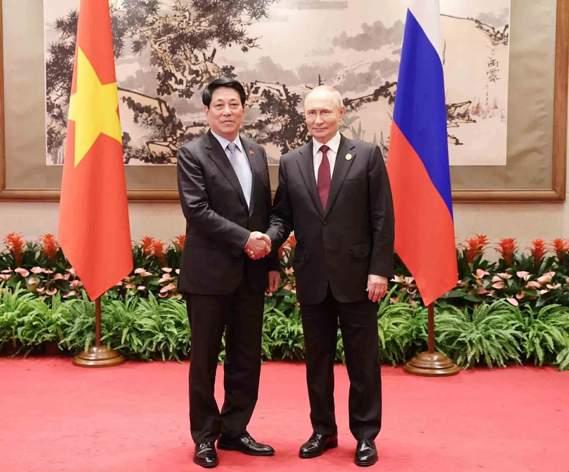 Chủ tịch nước Lương Cường hội kiến Tổng thống Nga Vladimir Putin Chủ tịch nước Lương Cường hội kiến Tổng thống Nga Vladimir Putin