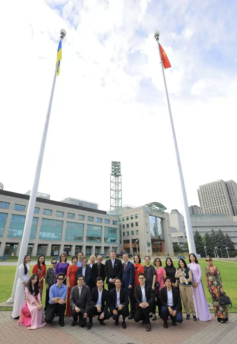 Cộng đồng người Việt trang trọng tổ chức lễ thượng cờ trên khắp Canada