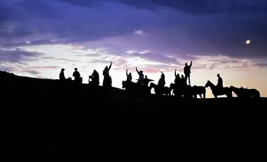 Triệu Vy đẹp mộc mạc du lịch và chụp ảnh thảo nguyên Tân Cương huyền ảo Triệu Vy đẹp mộc mạc du lịch và chụp ảnh thảo nguyên Tân Cương huyền ảo