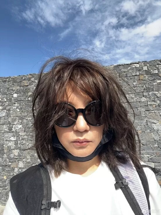 Triệu Vy đẹp mộc mạc du lịch và chụp ảnh thảo nguyên Tân Cương huyền ảo Triệu Vy đẹp mộc mạc du lịch và chụp ảnh thảo nguyên Tân Cương huyền ảo