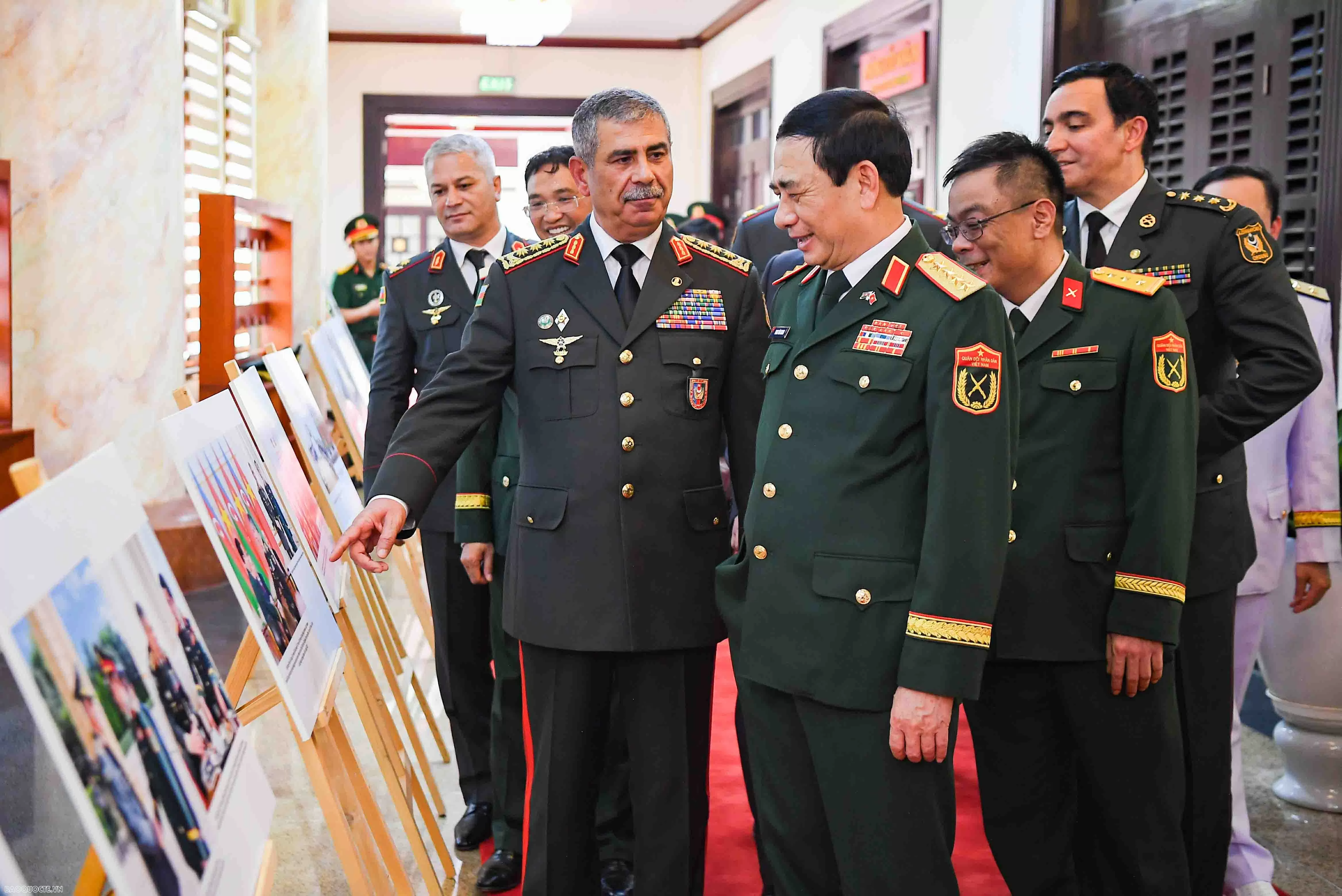 Bộ trưởng Quốc phòng Phan Văn Giang đón hội đàm với Bộ trưởng Quốc phòng Azerbaijan