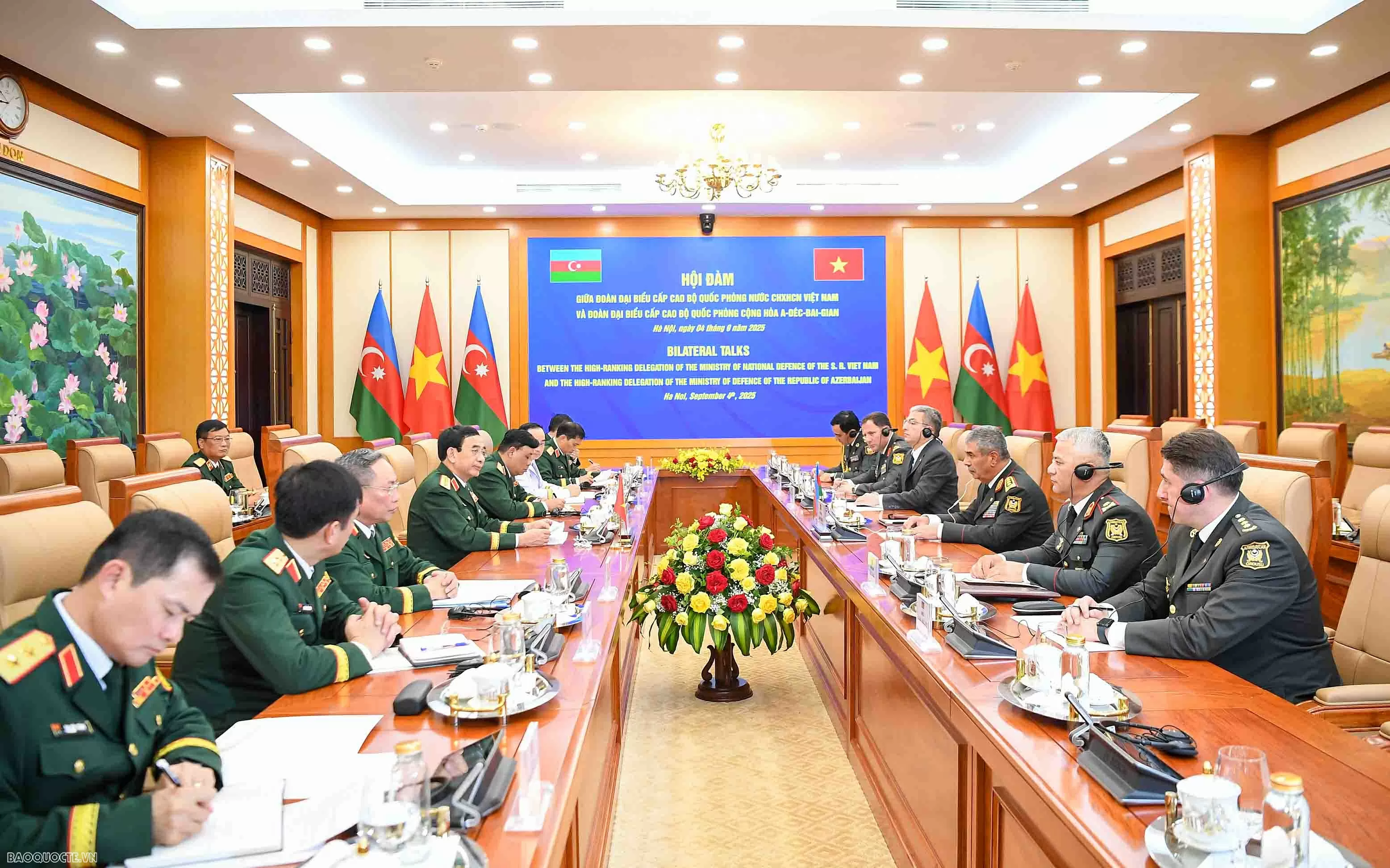 Bộ trưởng Quốc phòng Phan Văn Giang đón hội đàm với Bộ trưởng Quốc phòng Azerbaijan