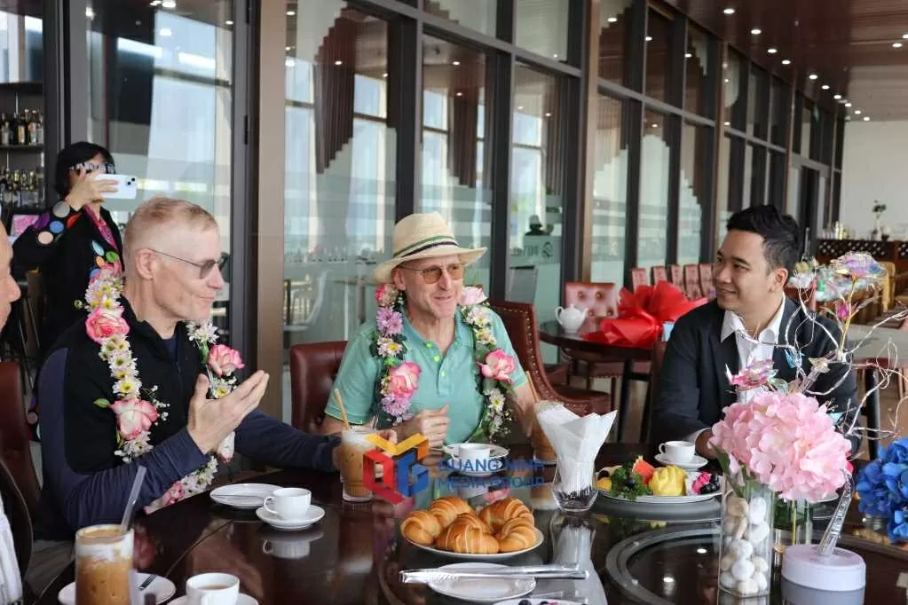 Du lịch Quảng Ninh từng bước định hình diện mạo mới: Chuyên nghiệp, đẳng cấp, giàu bản sắc hơn Du lịch Quảng Ninh từng bước định hình diện mạo mới: Chuyên nghiệp, đẳng cấp, giàu bản sắc hơn