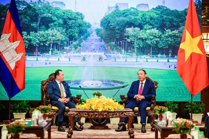 Việt Nam và Campuchia có tiềm năng lớn trong phát triển du lịch, có thể bổ trợ cho nhau để cùng phát triển Việt Nam và Campuchia có tiềm năng lớn trong phát triển du lịch, có thể bổ trợ cho nhau cùng phát triển