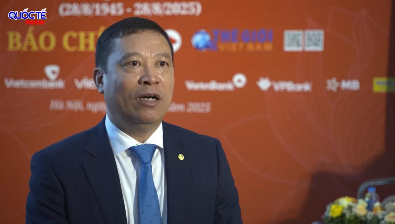 Ông Thân Đức Việt - Tổng Giám đốc Tổng Công ty May 10 trả lời phỏng vấn của Báo TGVN. Ông Thân Đức Việt - Tổng Giám đốc Tổng Công ty May 10 trả lời phỏng vấn của Báo TGVN.