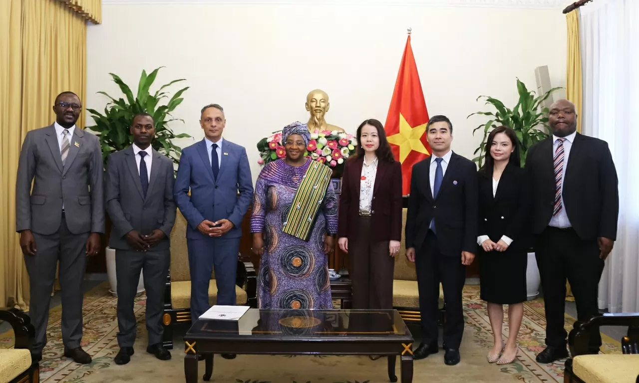 Thứ trưởng Ngoại giao Nguyễn Minh Hằng đã tiếp bà Constance Chemwayi Thúc đẩy hợp tác kinh tế giữa Việt Nam và Zimbabwe