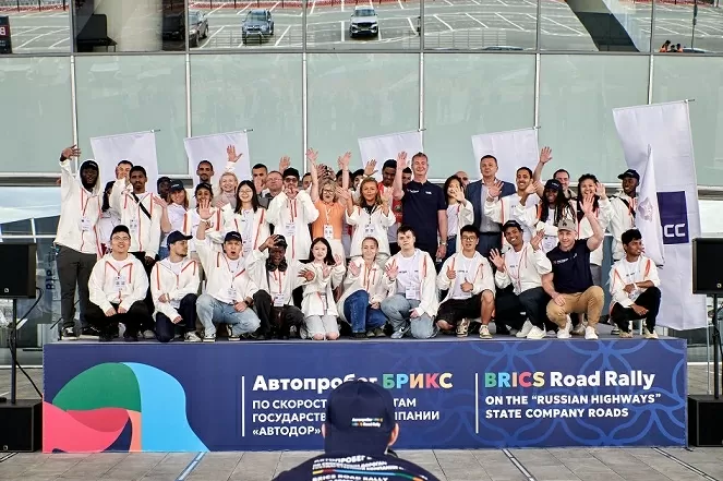 Sinh viên Việt Nam giao lưu và trải nghiệm trên cung đường cao tốc mới của nước Nga