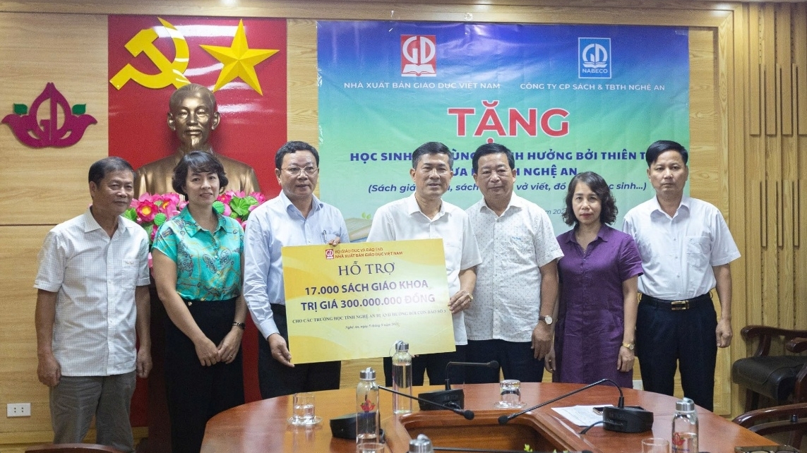 Hơn 17.000 cuốn sách giáo khoa kịp thời tiếp sức học sinh Nghệ An ngày khai giảng