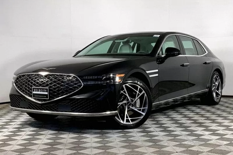Mẫu sedan “đầu bảng” đến từ Hàn Quốc - Genesis G90 vốn hiếm thấy tại nước ta. 