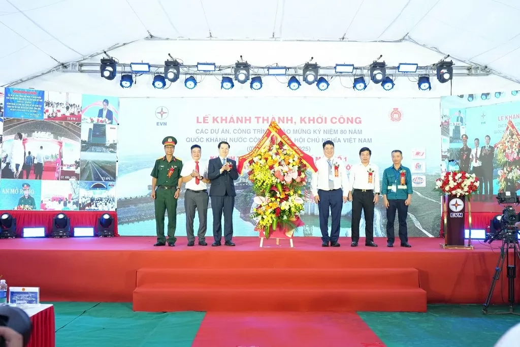 Hòa lưới điện tổ máy số 1 Nhà máy Thủy điện Hòa Bình mở rộng
