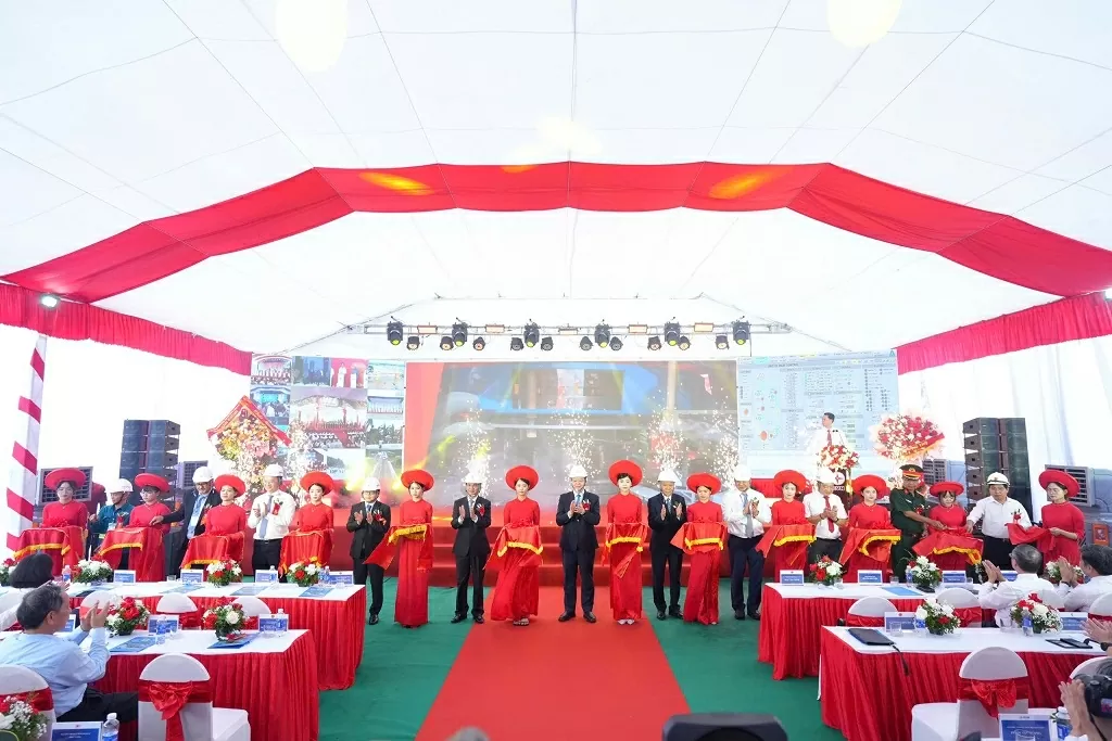 Hòa lưới điện tổ máy số 1 Nhà máy Thủy điện Hòa Bình mở rộng